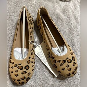 Amazon essential size 8.5 leopard ballet flats